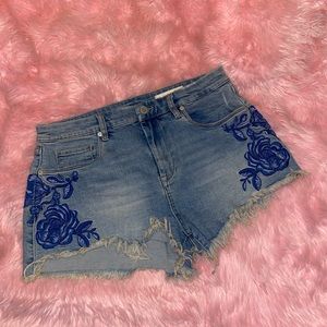 BlankNYC Blue embroidery Flower Shorts size 28